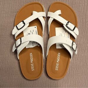 NWT Steve Madden Girl Bryce Footbed White Buckle Sandals. Size 13